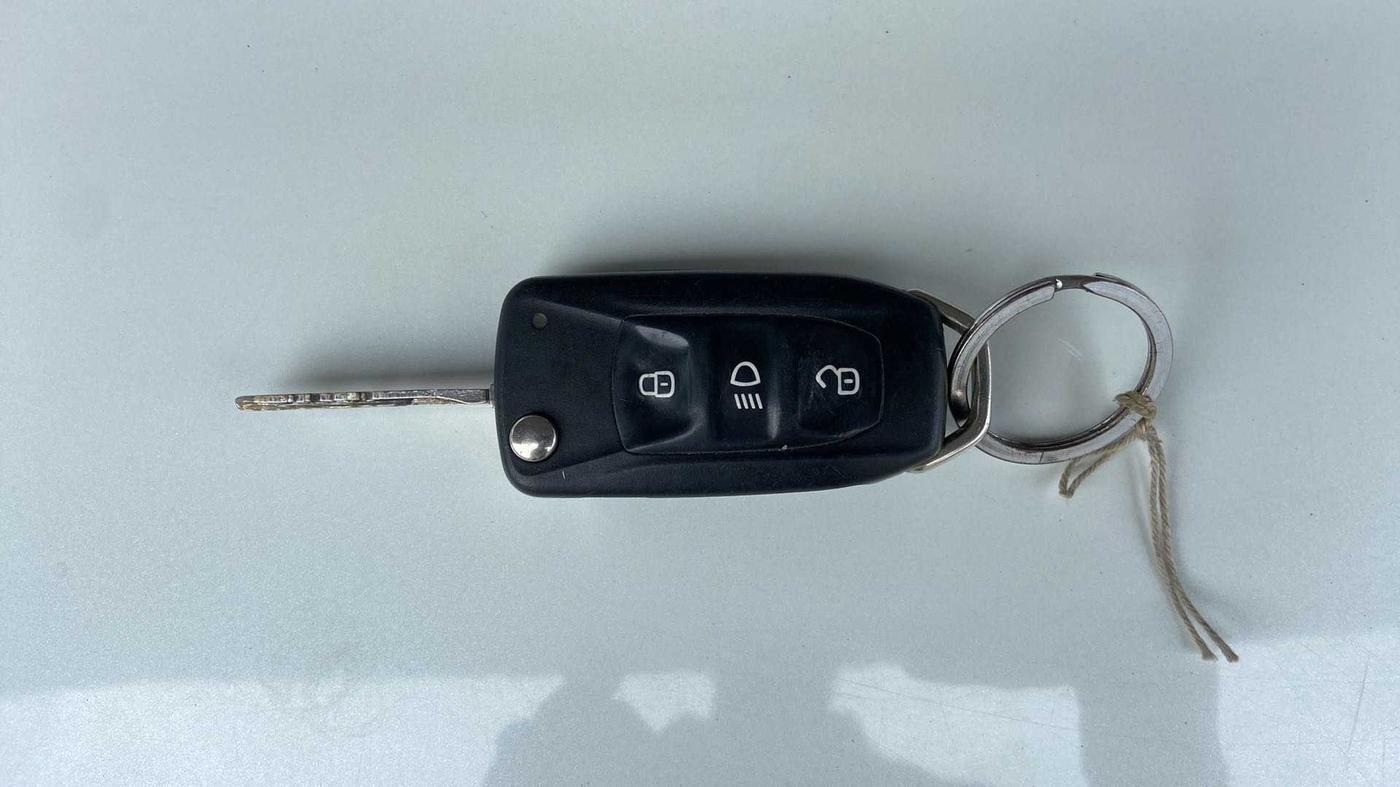 2017 Tata Tiago XT PETROL, Petrol, Manual, 21,449 km, Key Close Up