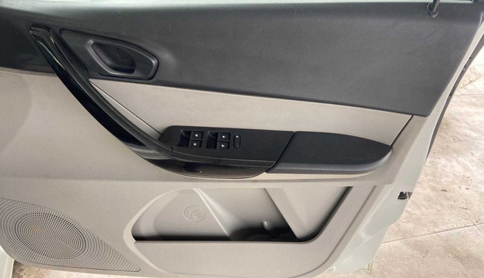 2017 Tata Tiago XT PETROL, Petrol, Manual, 21,449 km, Driver Side Door Panels Control