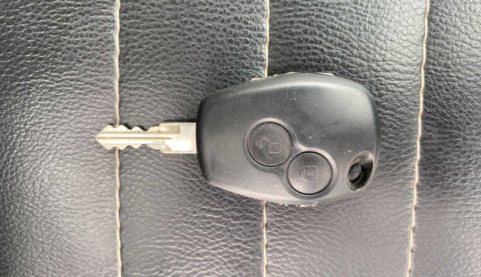 2014 Renault Duster 85 PS RXL DIESEL, Diesel, Manual, 99,731 km, Key Close Up