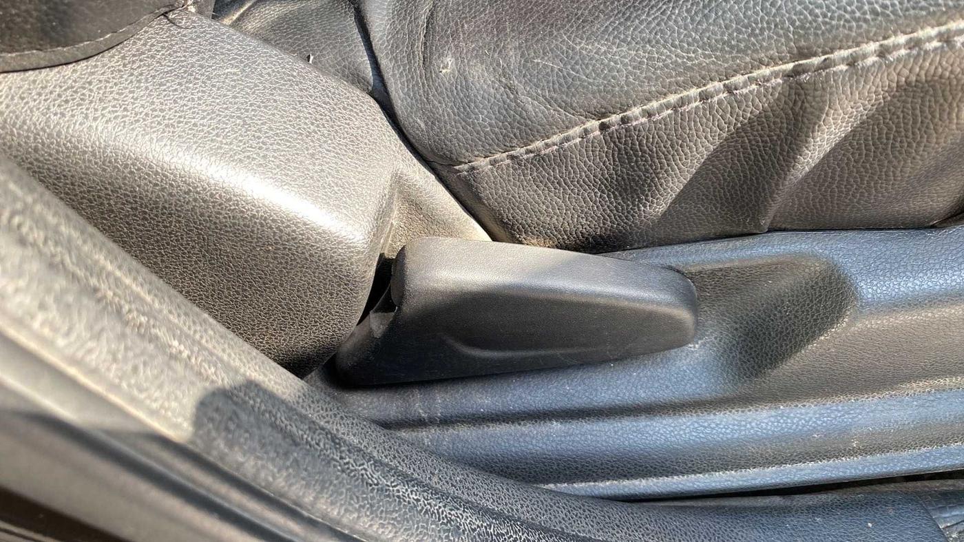 2020 Renault Kwid RXT 1.0 (O), Petrol, Manual, 23,235 km, Driver Side Adjustment Panel