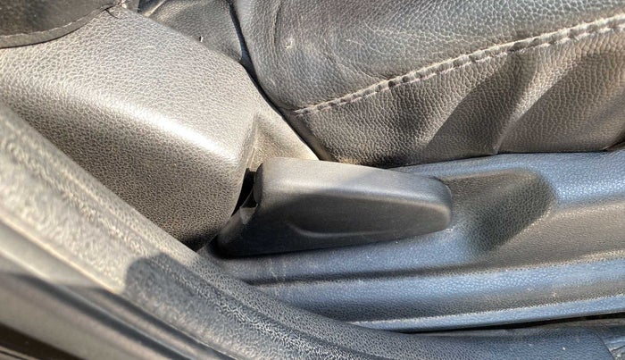 2020 Renault Kwid RXT 1.0 (O), Petrol, Manual, 23,235 km, Driver Side Adjustment Panel