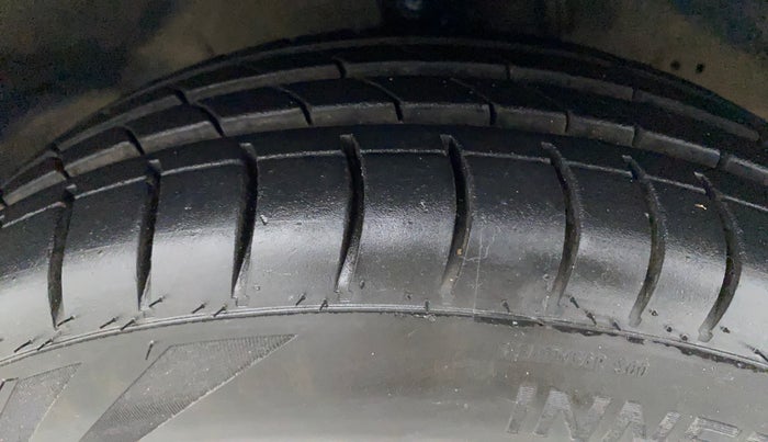 2014 Hyundai Eon MAGNA +, Petrol, Manual, 42,237 km, Right Front Tyre Tread