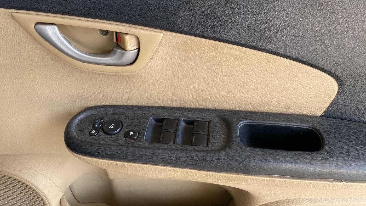 2014 Honda Amaze 1.2L I-VTEC VX, Petrol, Manual, 89,619 km, Driver Side Door Panels Control
