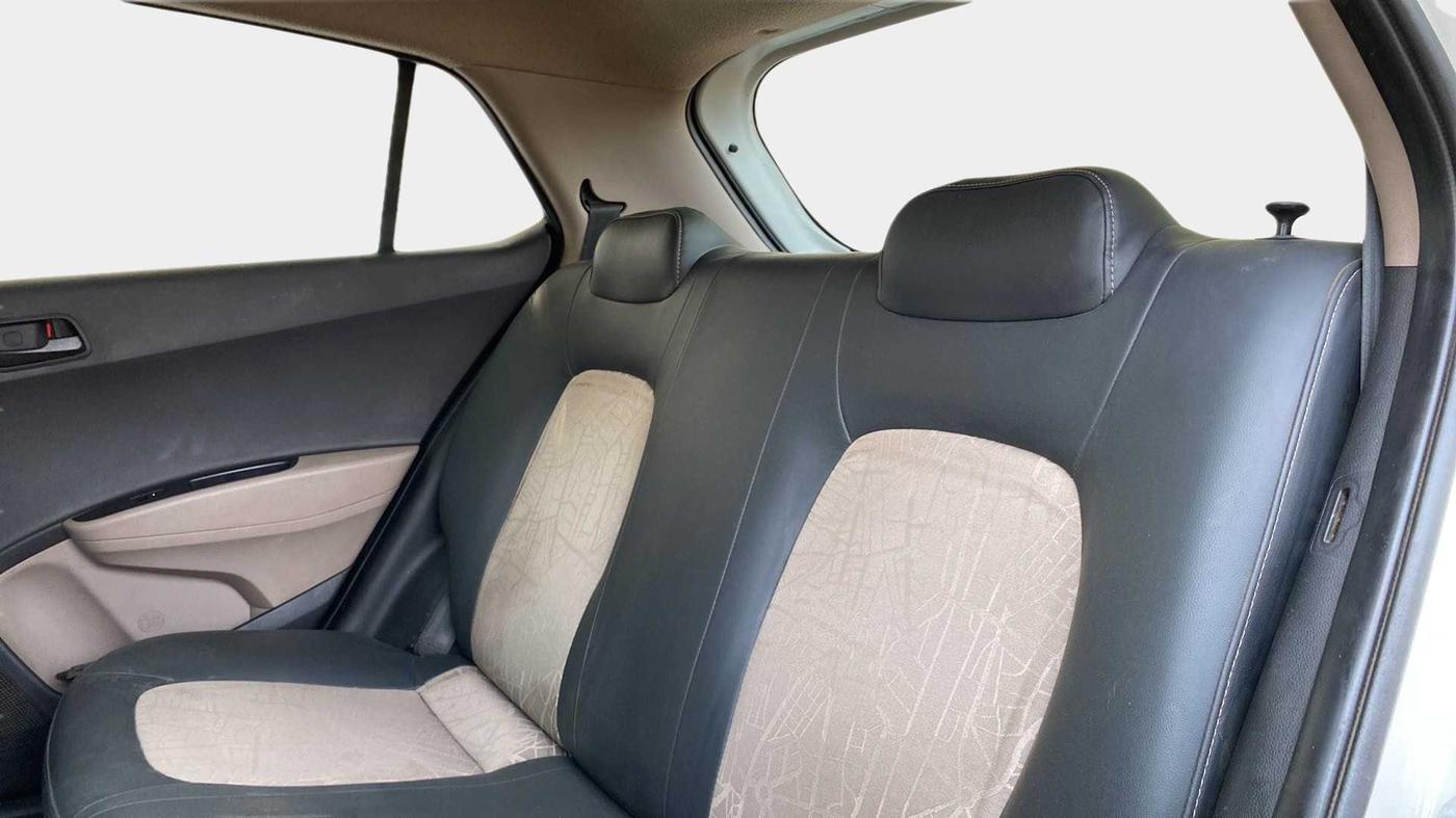 2016 Hyundai Grand i10 MAGNA 1.2 KAPPA VTVT, CNG, Manual, 78,661 km, Right Side Rear Door Cabin