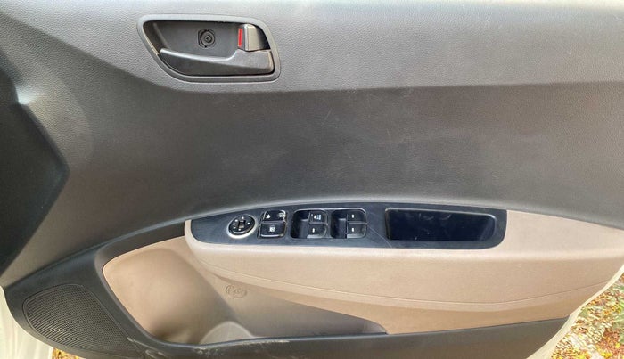 2016 Hyundai Grand i10 MAGNA 1.2 KAPPA VTVT, CNG, Manual, 78,661 km, Driver Side Door Panels Control