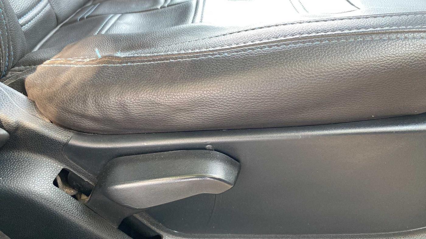 2018 Ford Ecosport TITANIUM 1.5L SIGNATURE EDITION (SUNROOF) DIESEL, Diesel, Manual, 1,15,367 km, Driver Side Adjustment Panel