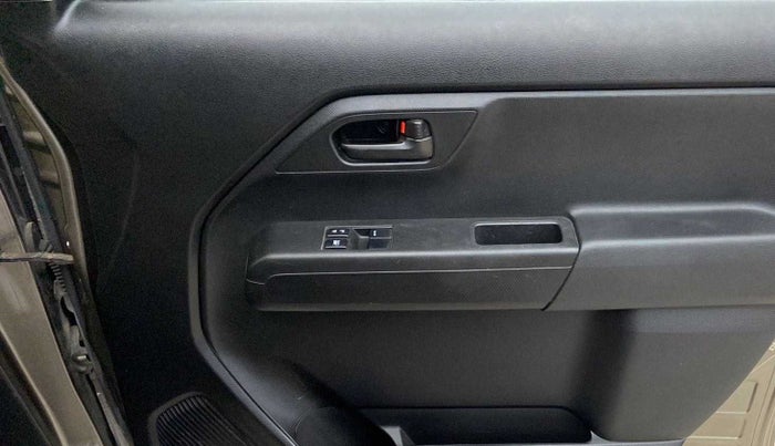 2019 Maruti New Wagon-R LXI 1.0, Petrol, Manual, 34,996 km, Driver Side Door Panels Control