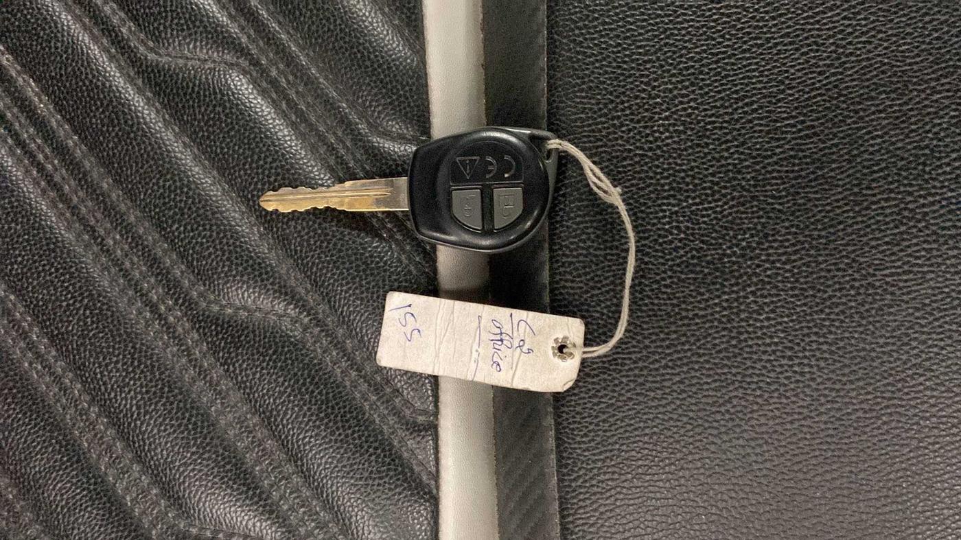 2019 Maruti Swift VXI, Petrol, Manual, 60,993 km, Key Close Up