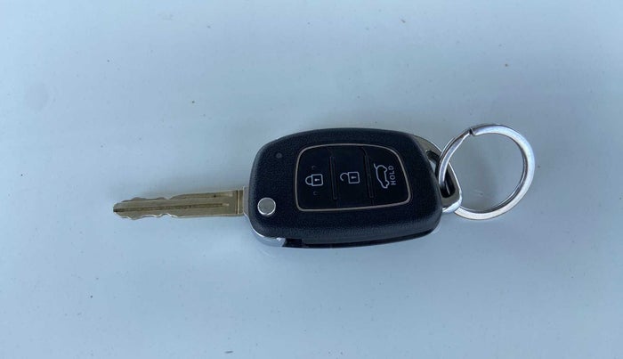 2021 Hyundai VENUE SX 1.0 TURBO IMT, Petrol, Manual, 30,768 km, Key Close Up