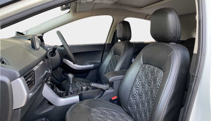 2023 Tata NEXON XM PLUS SUNROOF PETROL, Petrol, Manual, 18,122 km, Right Side Front Door Cabin