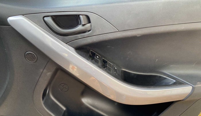 2023 Tata NEXON XM PLUS SUNROOF PETROL, Petrol, Manual, 18,122 km, Driver Side Door Panels Control