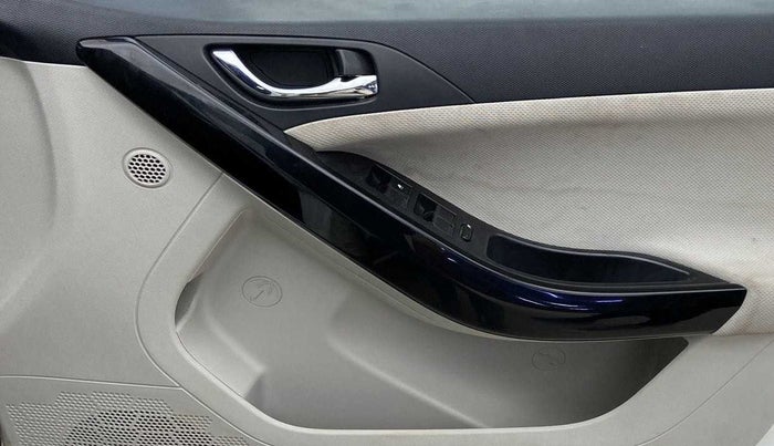 2021 Tata NEXON XZ PLUS DIESEL SUNROOF, Diesel, Manual, 32,265 km, Driver Side Door Panels Control