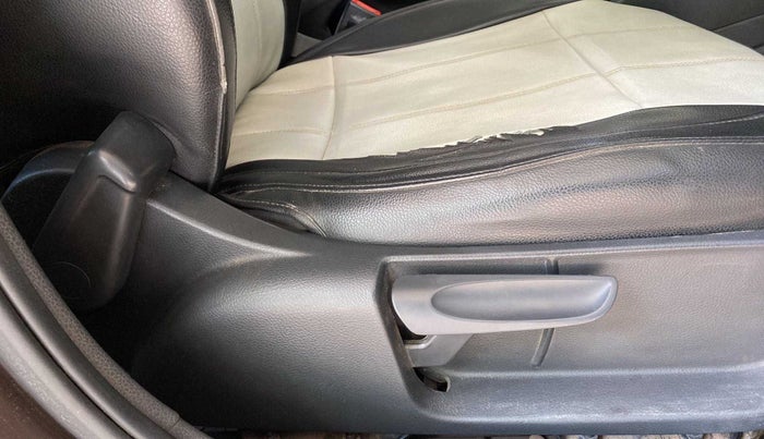 2016 Volkswagen Polo COMFORTLINE 1.2L, Petrol, Manual, 87,125 km, Driver Side Adjustment Panel