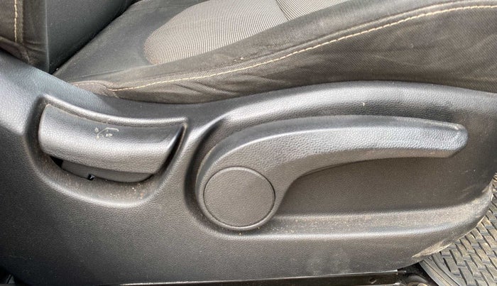 2016 Hyundai Creta SX PLUS AT 1.6 DIESEL, Diesel, Automatic, 93,290 km, Driver Side Adjustment Panel