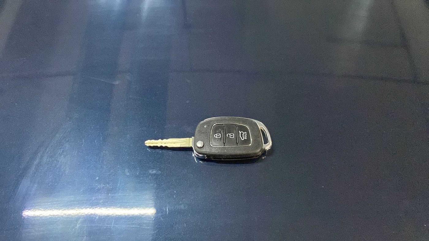 2021 Hyundai VENUE S 1.2, Petrol, Manual, 19,414 km, Key Close Up