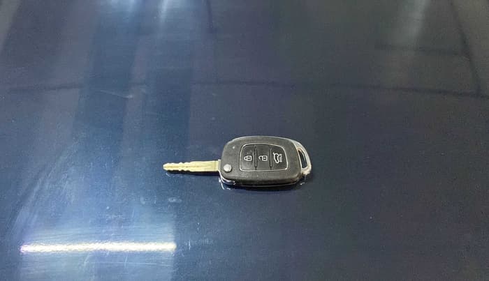 2021 Hyundai VENUE S 1.2, Petrol, Manual, 19,414 km, Key Close Up