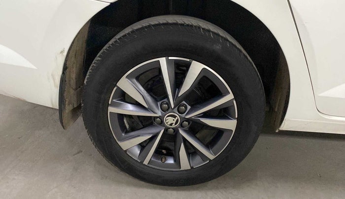 2022 Skoda SLAVIA STYLE 1.5L TSI DSG, Petrol, Automatic, 5,148 km, Right rear tyre - Tyre dimensions are different from each other