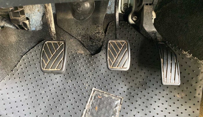 2016 Maruti Swift VXI, Petrol, Manual, 30,581 km, Pedals