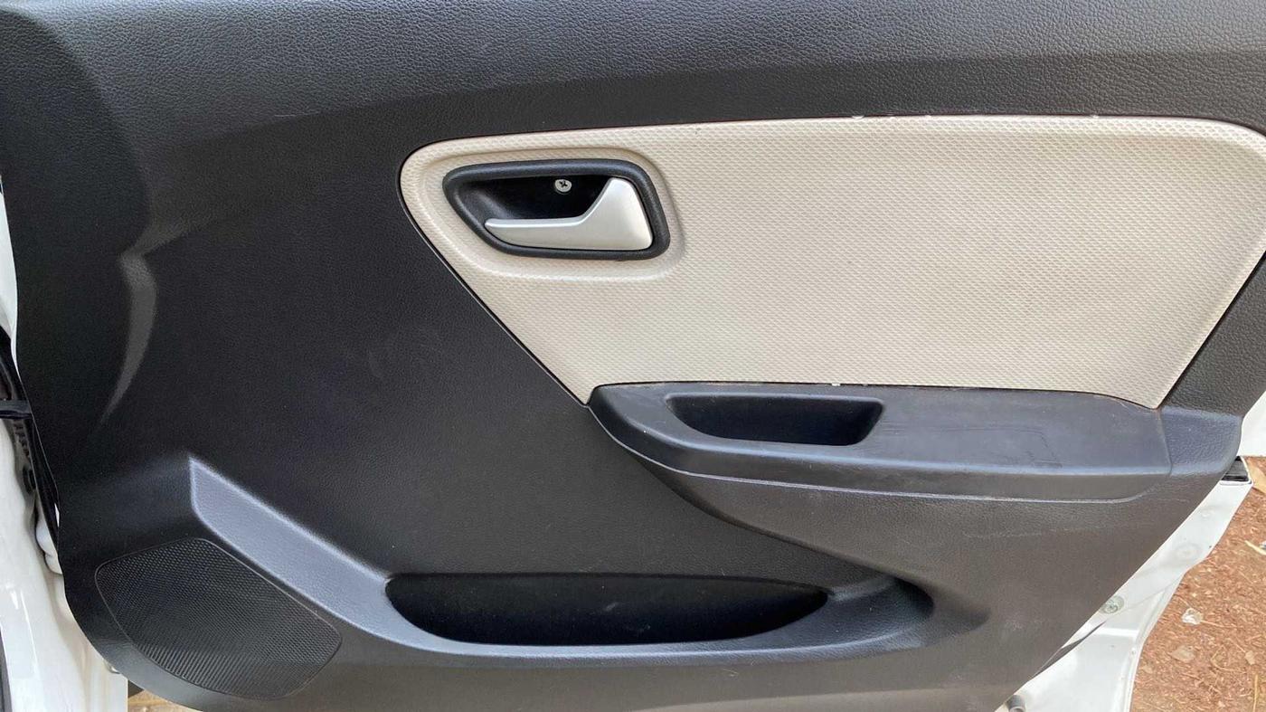2019 Maruti Alto LXI, Petrol, Manual, 37,724 km, Driver Side Door Panels Control