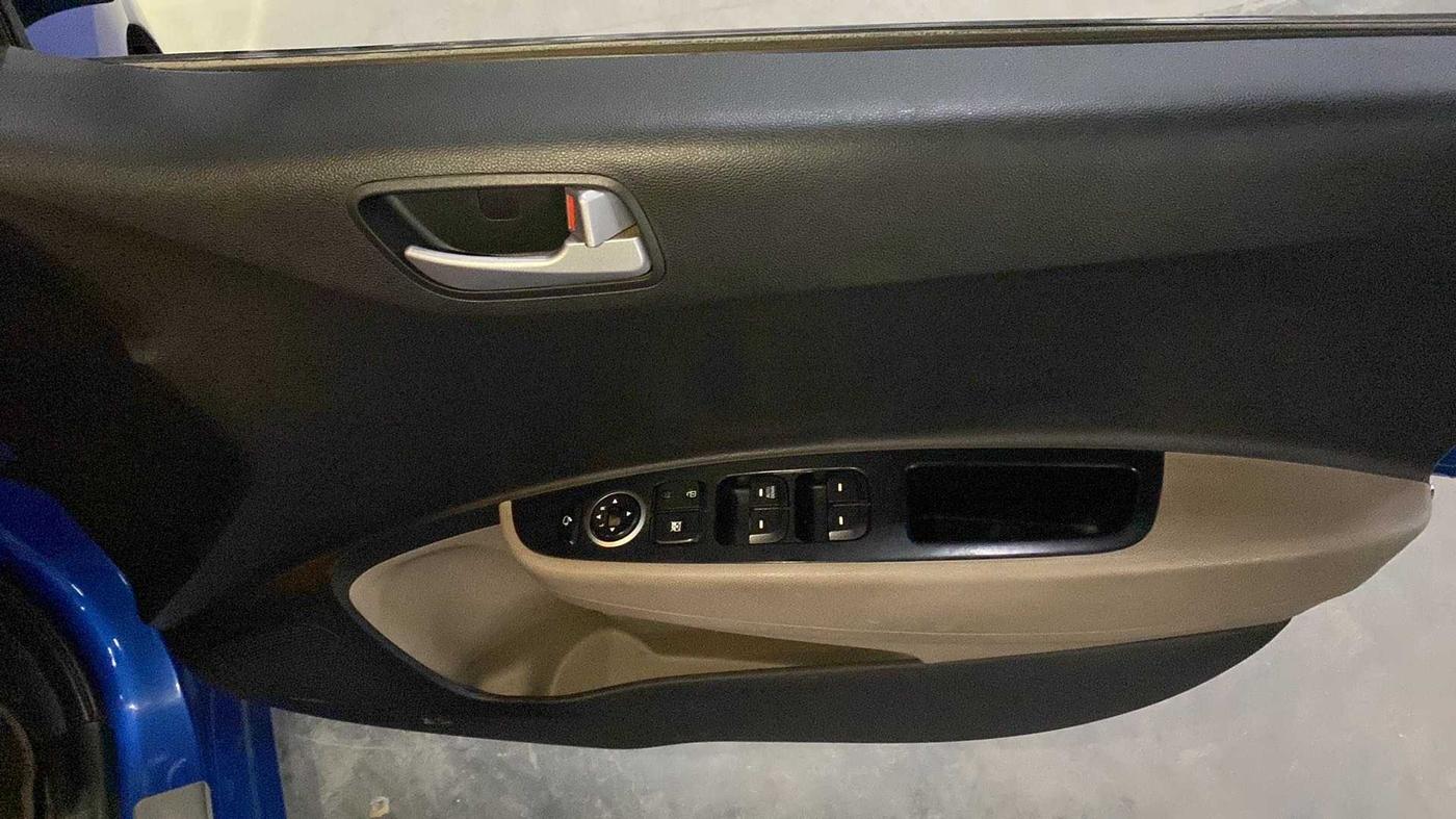 2017 Hyundai Xcent S 1.2, Petrol, Manual, 52,064 km, Driver Side Door Panels Control