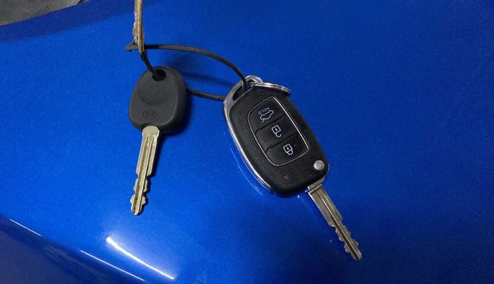 2017 Hyundai Xcent S 1.2, Petrol, Manual, 52,064 km, Key Close Up