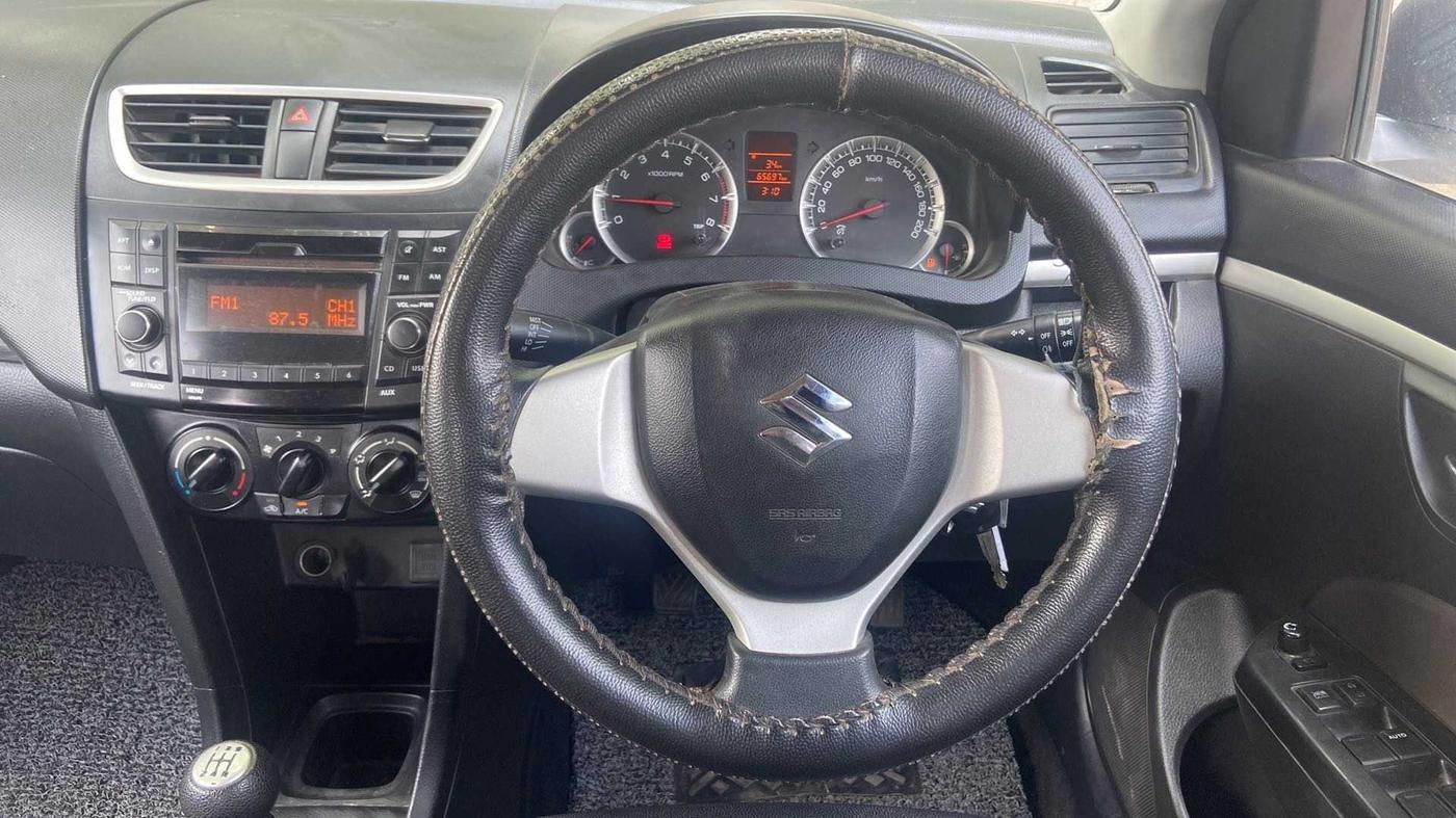 2017 Maruti Swift VXI, Petrol, Manual, 65,693 km, Steering Wheel Close Up