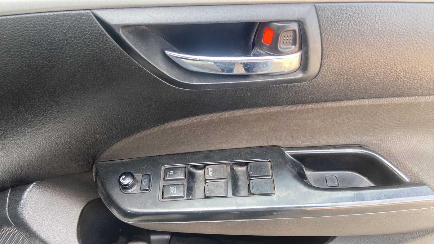 2017 Maruti Swift VXI, Petrol, Manual, 65,693 km, Driver Side Door Panels Control