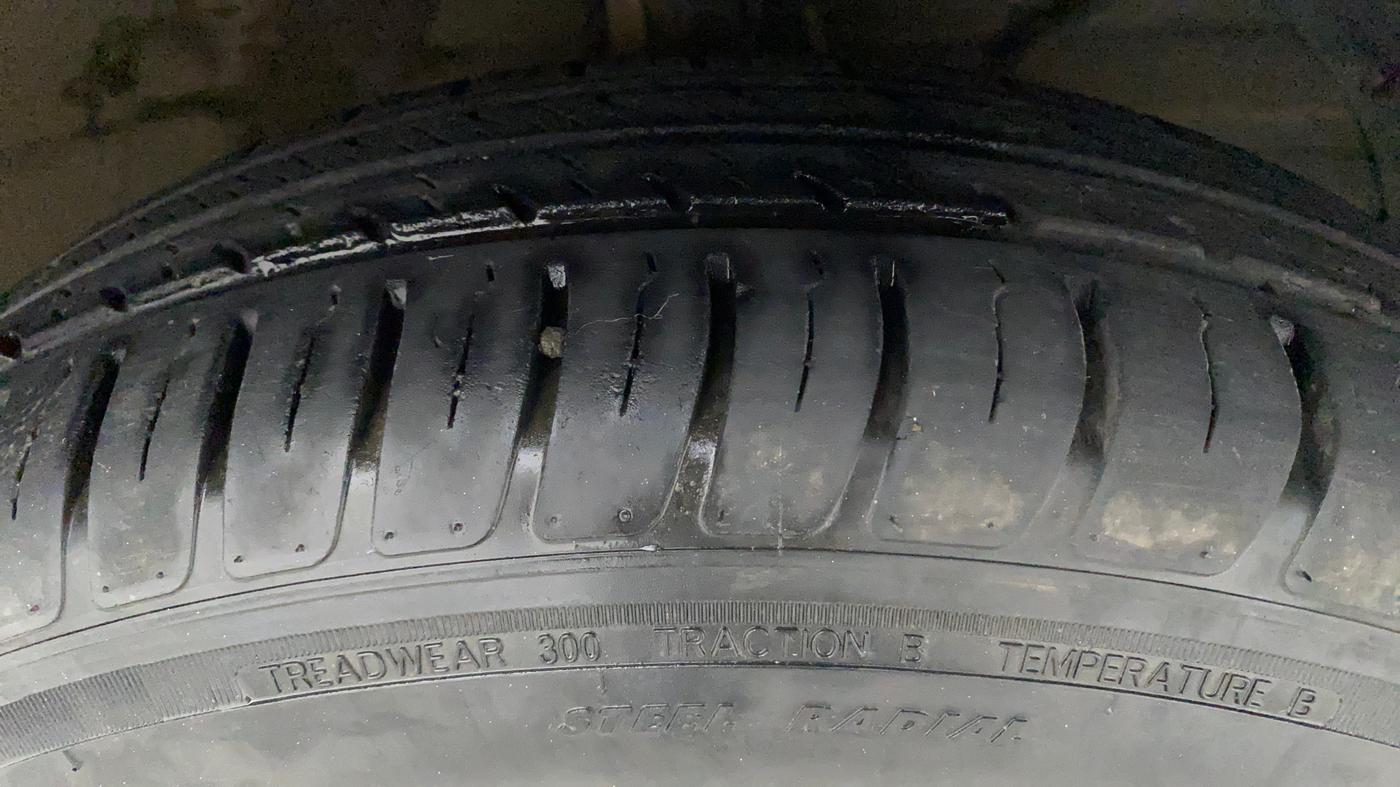 2021 Maruti Swift VXI, Petrol, Manual, 31,959 km, Right Front Tyre Tread