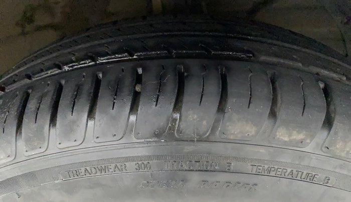 2021 Maruti Swift VXI, Petrol, Manual, 31,959 km, Right Front Tyre Tread