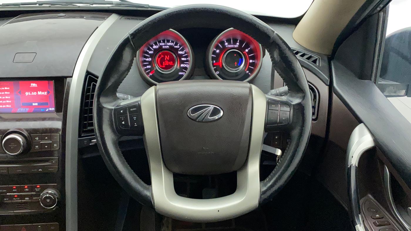 2014 Mahindra XUV500 W8, Diesel, Manual, 63,541 km, Steering Wheel Close Up