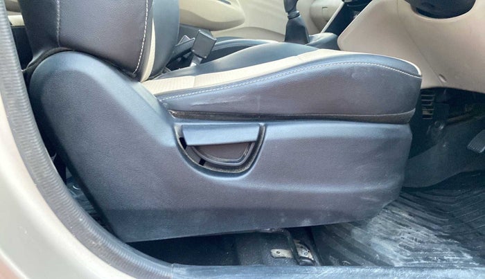 2018 Hyundai NEW SANTRO SPORTZ MT, Petrol, Manual, 22,539 km, Driver Side Adjustment Panel