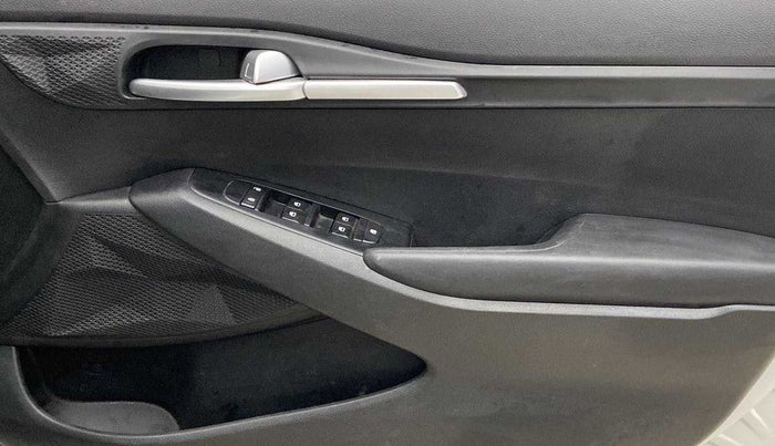 2022 KIA SELTOS HTE 1.5 DIESEL, Diesel, Manual, 36,166 km, Driver Side Door Panels Control