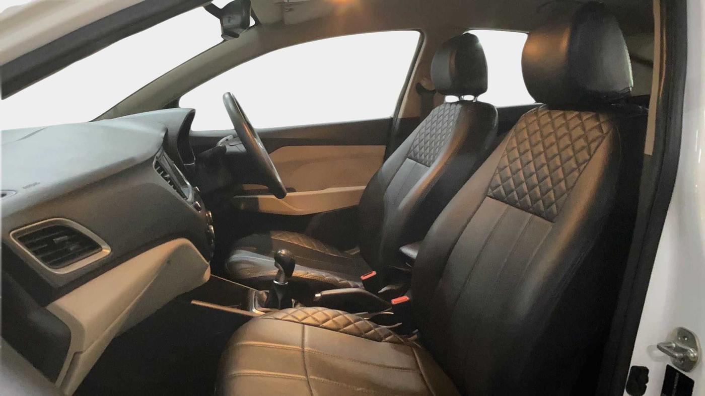 2019 Hyundai Verna 1.6 VTVT SX, Petrol, Manual, 61,785 km, Right Side Front Door Cabin