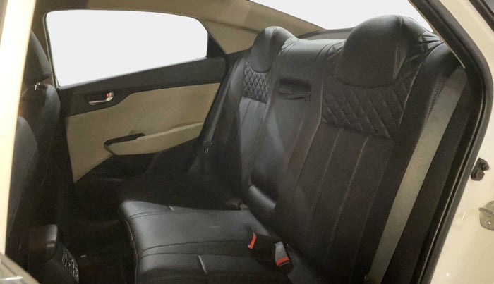 2019 Hyundai Verna 1.6 VTVT SX, Petrol, Manual, 61,785 km, Right Side Rear Door Cabin