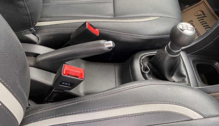 2016 Maruti Swift VXI O, Petrol, Manual, 70,031 km, Gear Lever