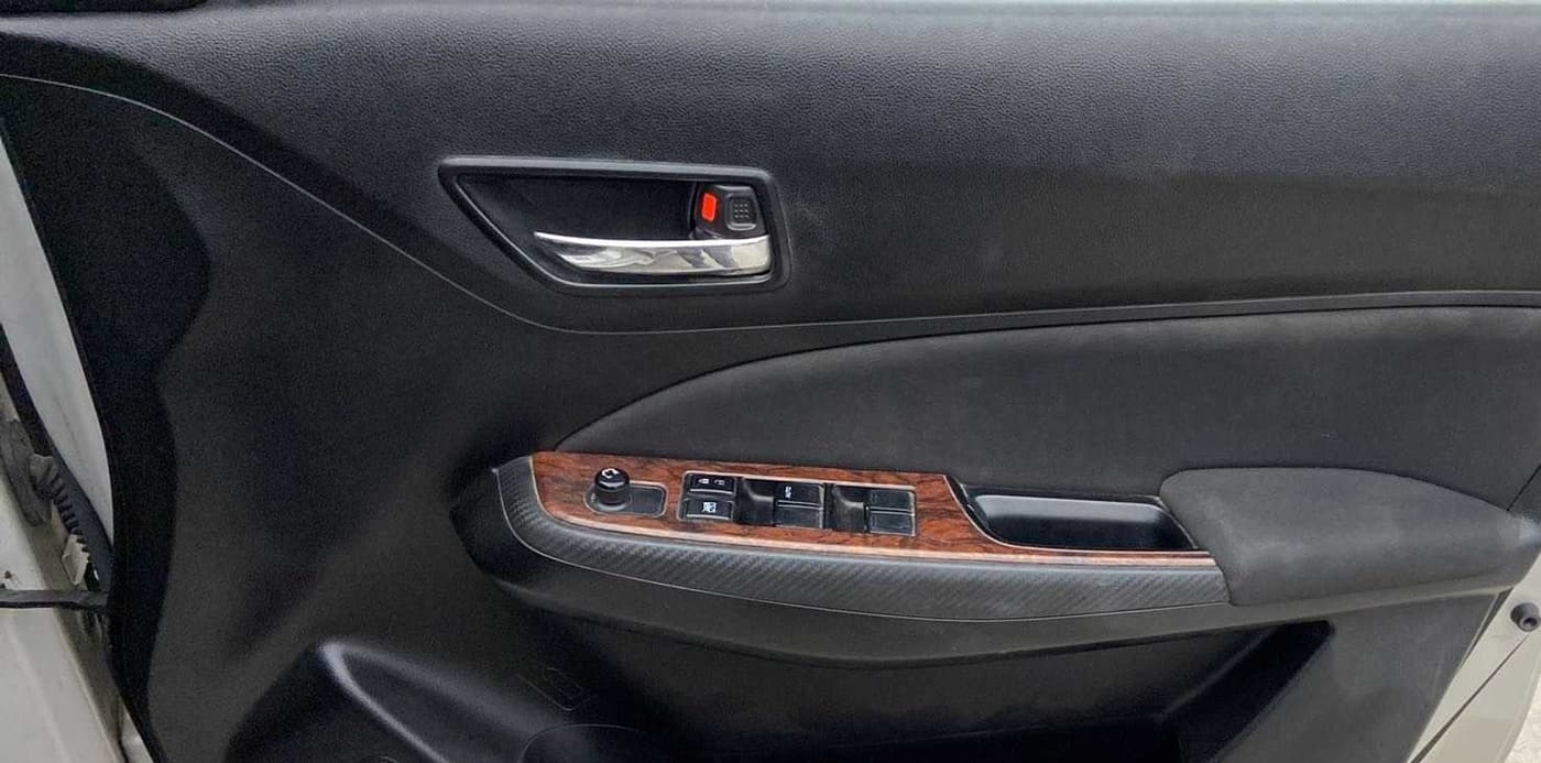 2018 Maruti Swift VXI, Petrol, Manual, 22,376 km, Driver Side Door Panels Control