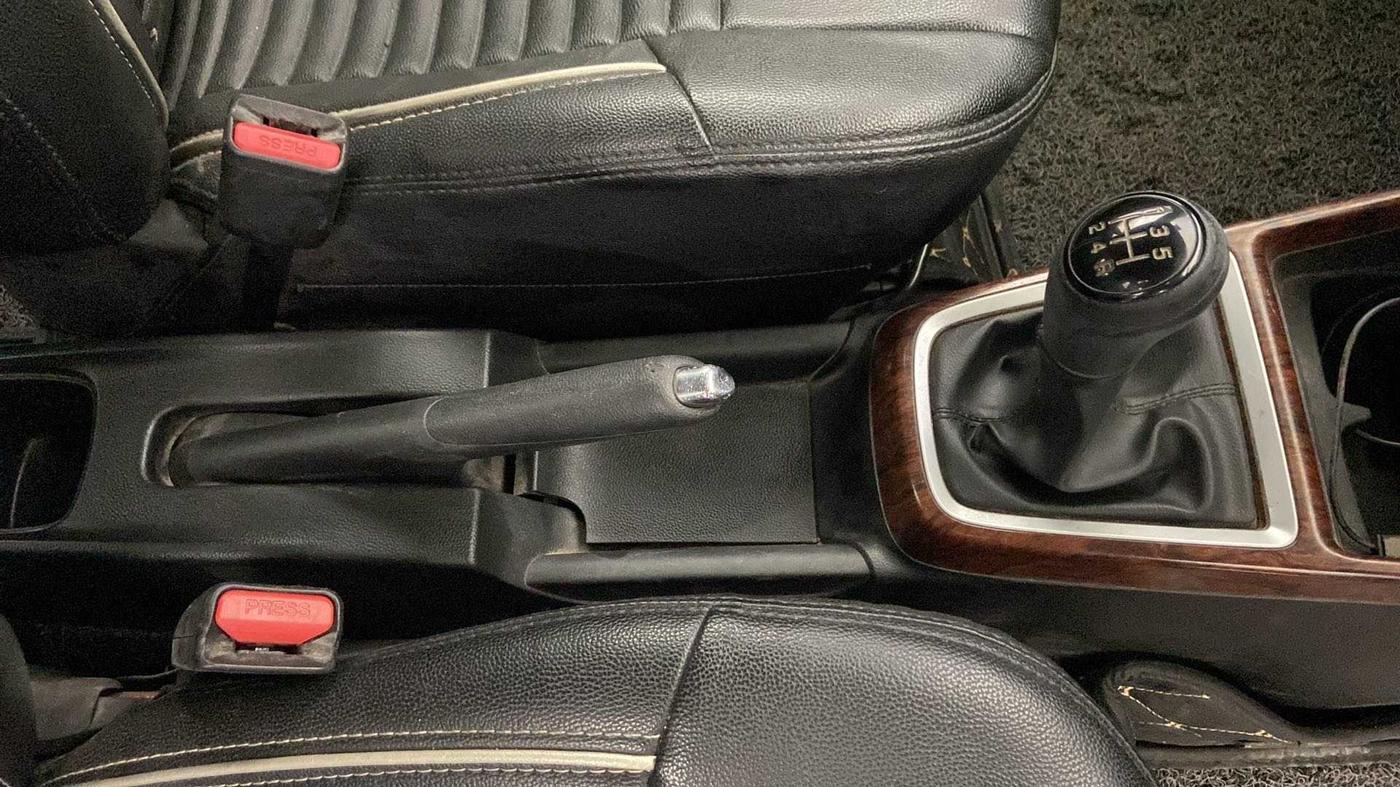 2018 Maruti Swift VXI, Petrol, Manual, 22,376 km, Gear Lever