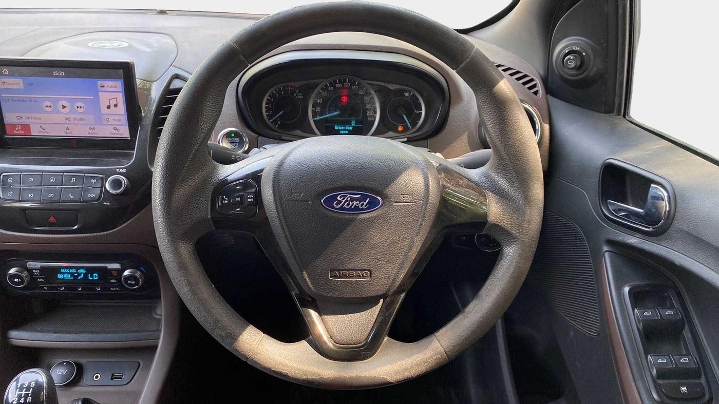 2018 Ford FREESTYLE TITANIUM 1.2 PETROL, Petrol, Manual, 1,22,377 km, Steering Wheel Close Up