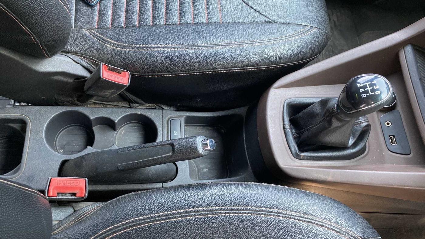 2018 Ford FREESTYLE TITANIUM 1.2 PETROL, Petrol, Manual, 1,22,377 km, Gear Lever