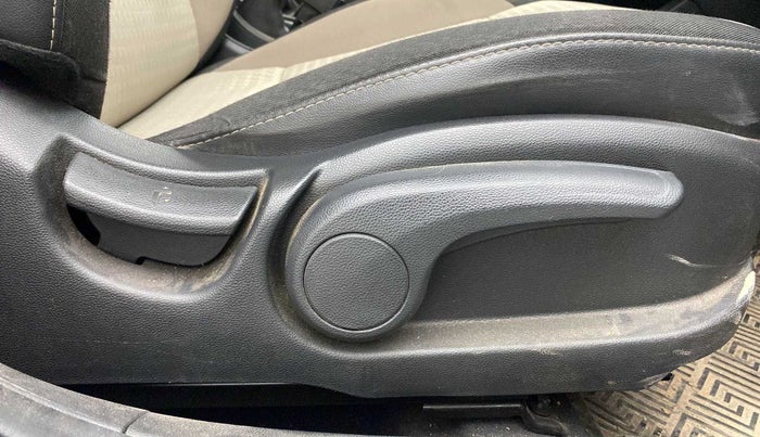 2019 Hyundai Elite i20 SPORTZ PLUS 1.2, Petrol, Manual, 33,221 km, Driver Side Adjustment Panel