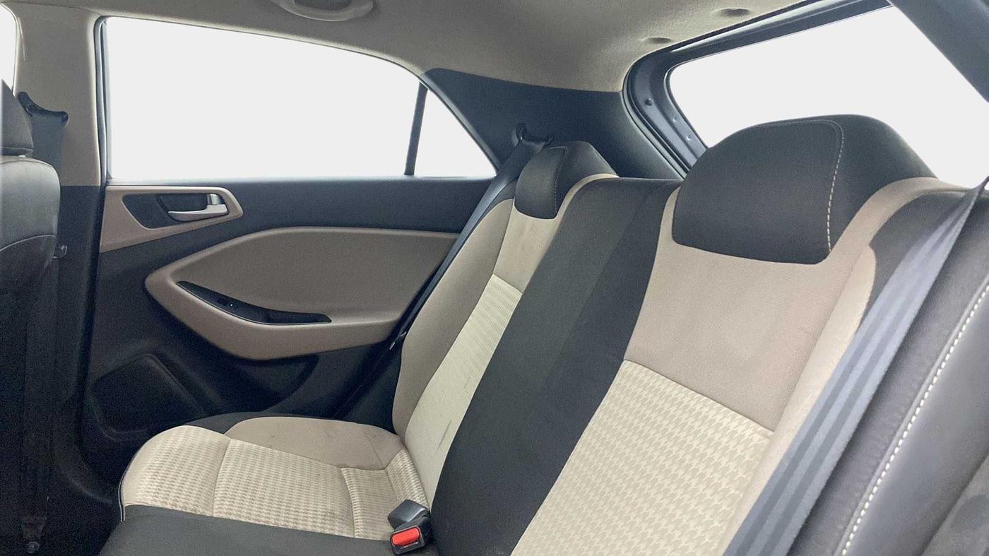 2019 Hyundai Elite i20 SPORTZ PLUS 1.2, Petrol, Manual, 33,221 km, Right Side Rear Door Cabin