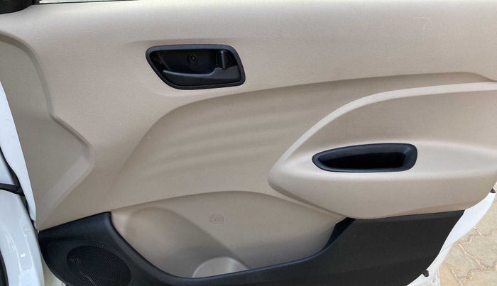2022 Hyundai NEW SANTRO MAGNA, Petrol, Manual, 5,829 km, Driver Side Door Panels Control