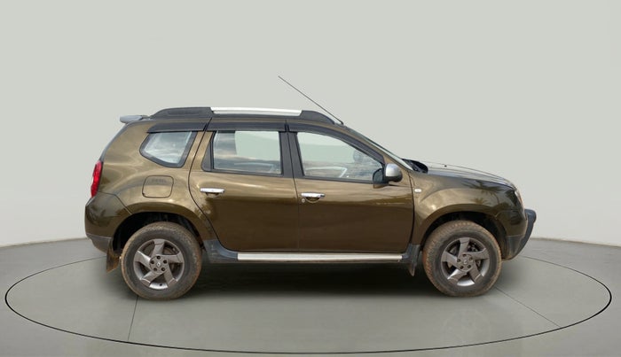 2014 Renault Duster 110 PS RXZ 4X4 MT DIESEL, Diesel, Manual, 1,05,355 km, Right Side View