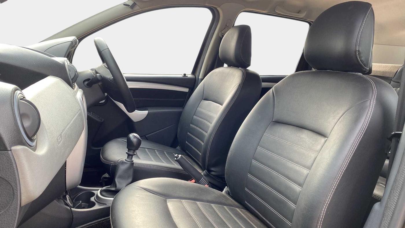 2014 Renault Duster 110 PS RXZ 4X4 MT DIESEL, Diesel, Manual, 1,05,355 km, Right Side Front Door Cabin