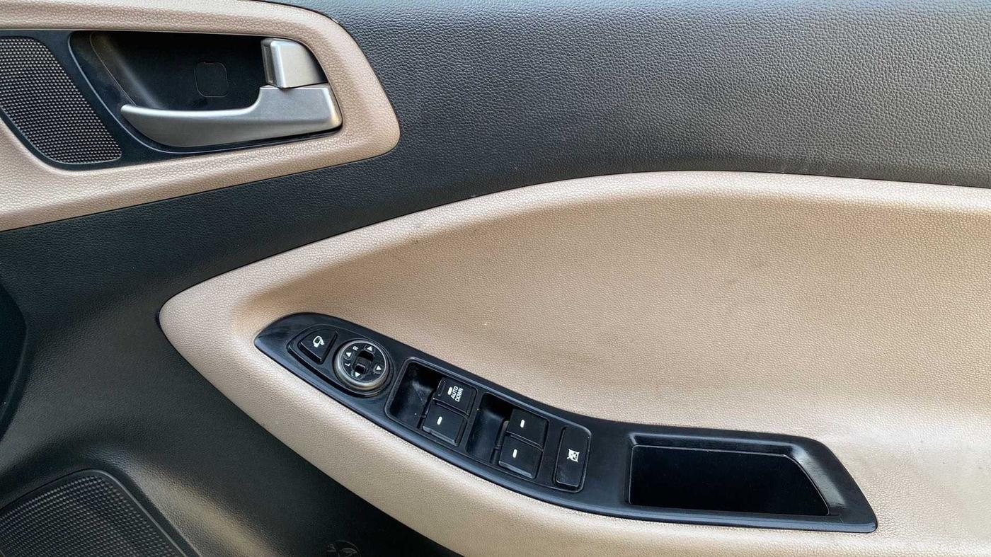 2019 Hyundai Elite i20 SPORTZ PLUS 1.2, Petrol, Manual, 63,047 km, Driver Side Door Panels Control