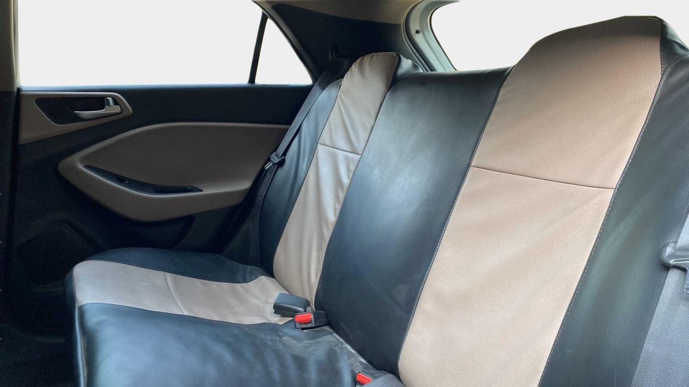 2019 Hyundai Elite i20 SPORTZ PLUS 1.2, Petrol, Manual, 63,047 km, Right Side Rear Door Cabin