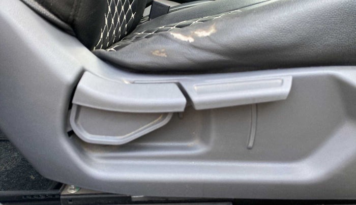 2019 Hyundai GRAND I10 NIOS ASTA 1.2 KAPPA VTVT, Petrol, Manual, 29,299 km, Driver Side Adjustment Panel