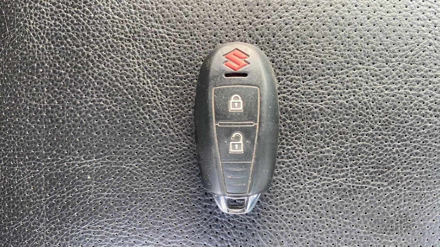 2017 Maruti Baleno ZETA PETROL 1.2, Petrol, Manual, 33,236 km, Key Close Up