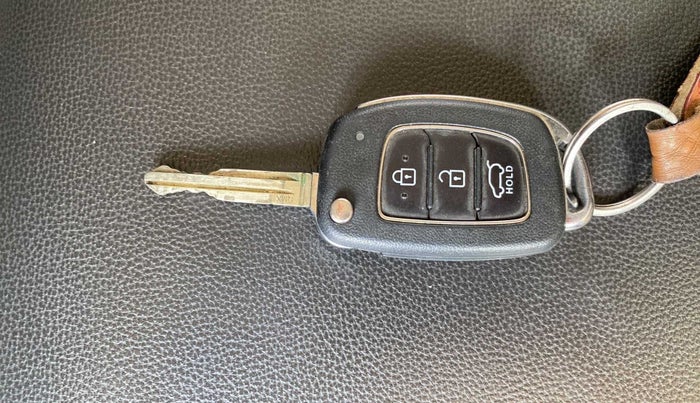 2019 Hyundai VENUE S 1.2, Petrol, Manual, 46,807 km, Key Close Up