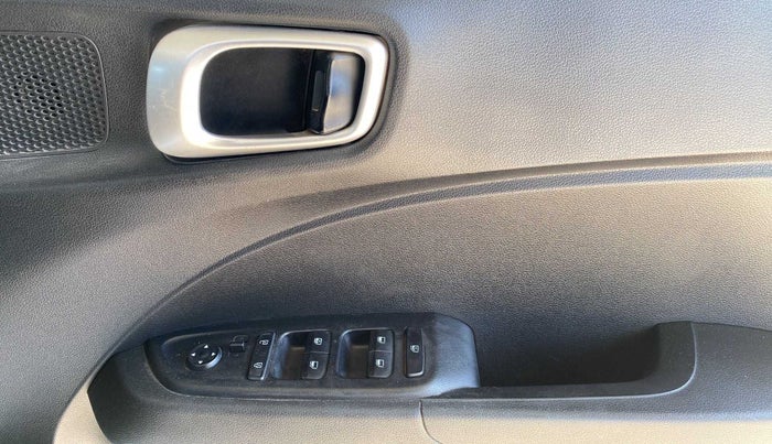 2019 Hyundai VENUE S 1.2, Petrol, Manual, 46,807 km, Driver Side Door Panels Control